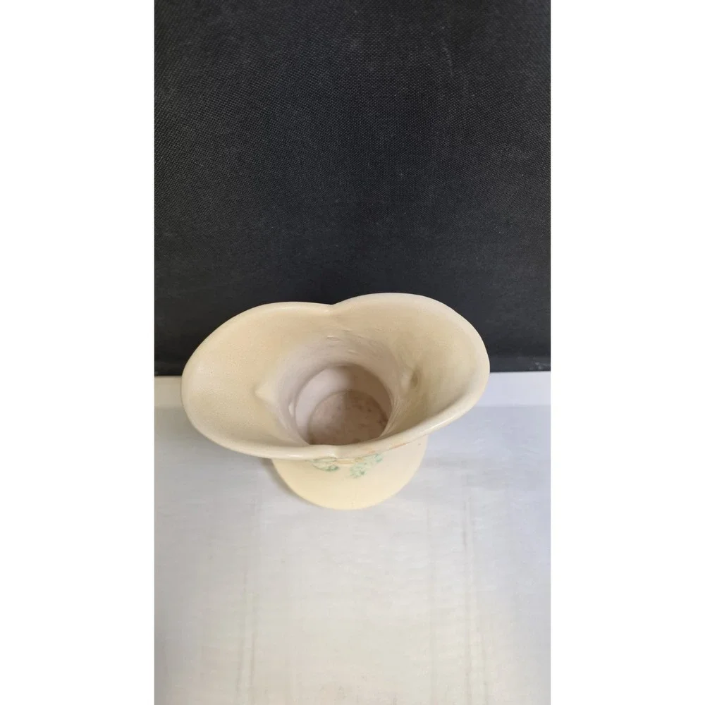 VINTAGE Hull Art Pottery Wildflower Vase USA W-6-7 1/2